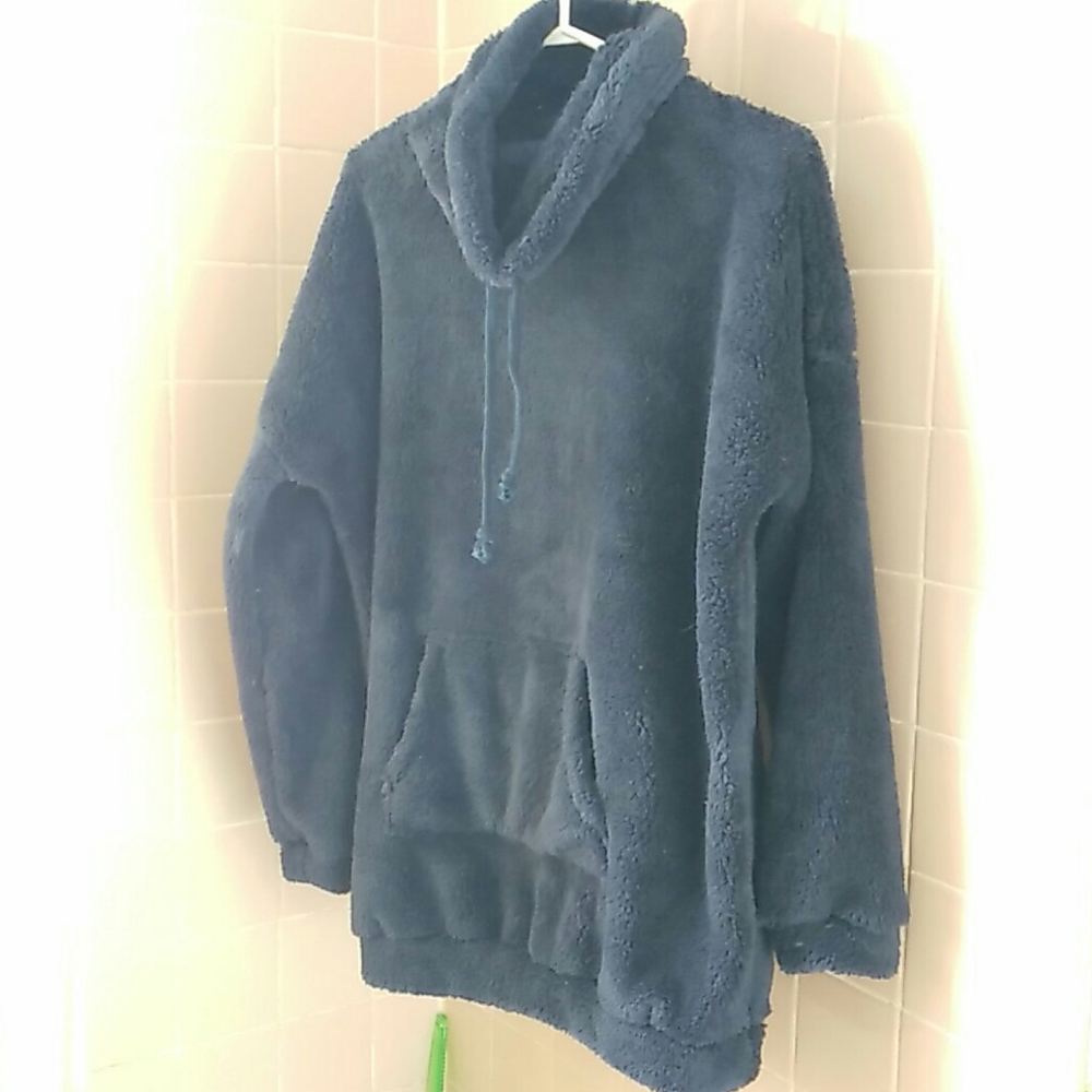 NWT LUUKSE Navy Fauxfurry top